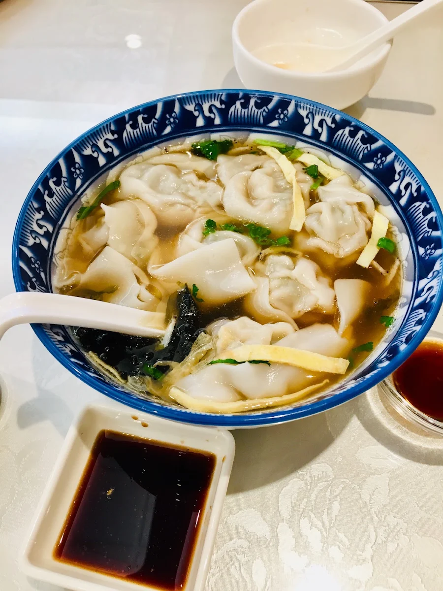 chicken with wonton soup 砂锅馄饨鸡